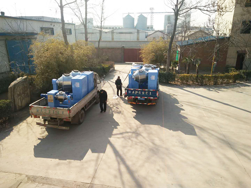 混合機(jī)裝車完畢